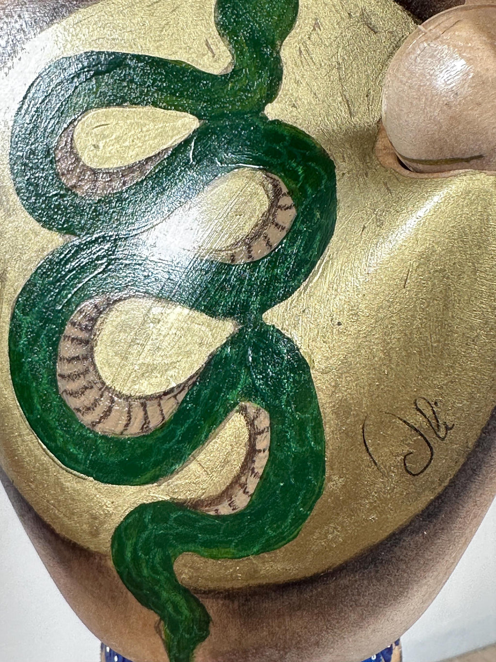 NILA - Main en bois, œuvre unique